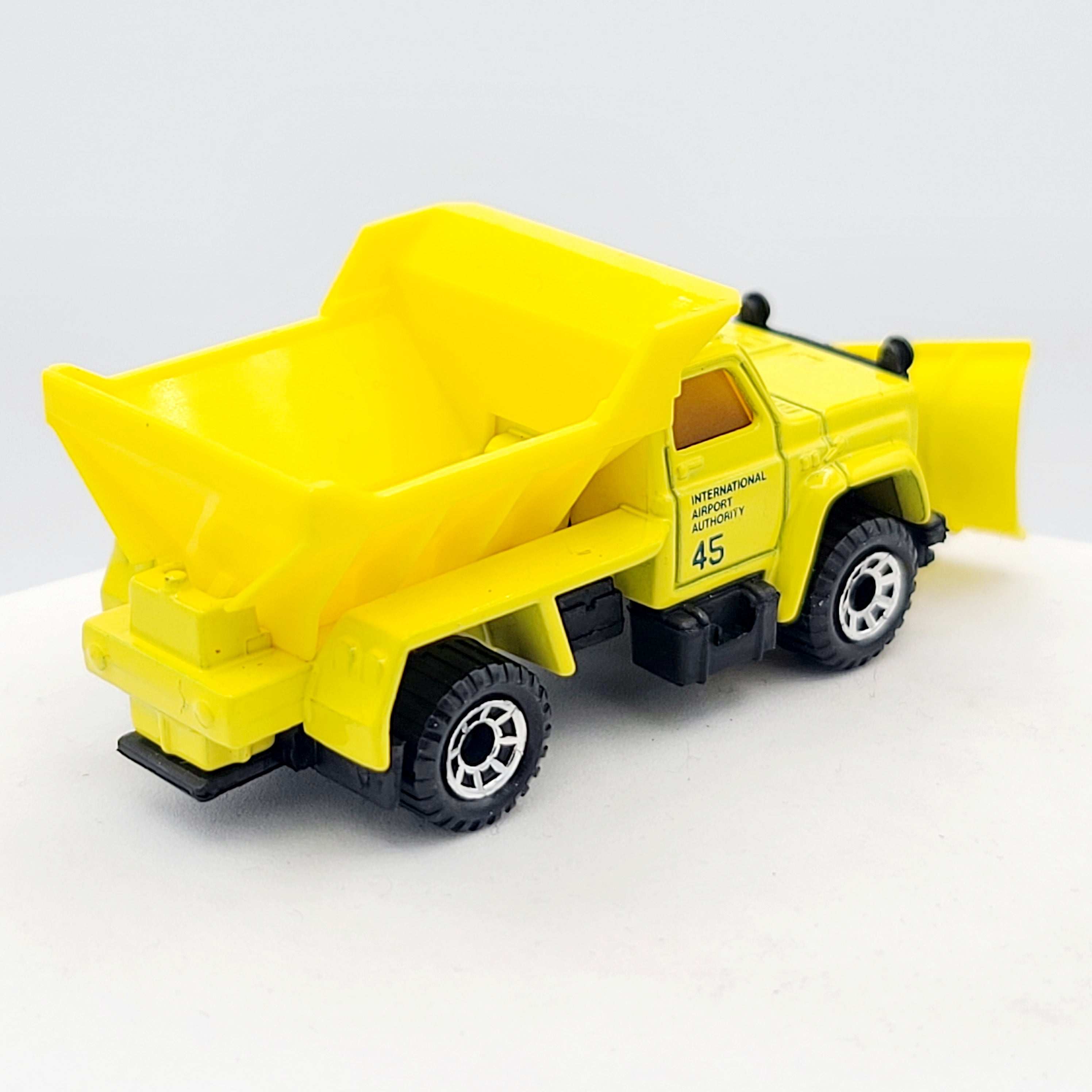 Matchbox Highway Maintenance Truck / Plow Master 6000 (1990 MBX Basic 1-75)